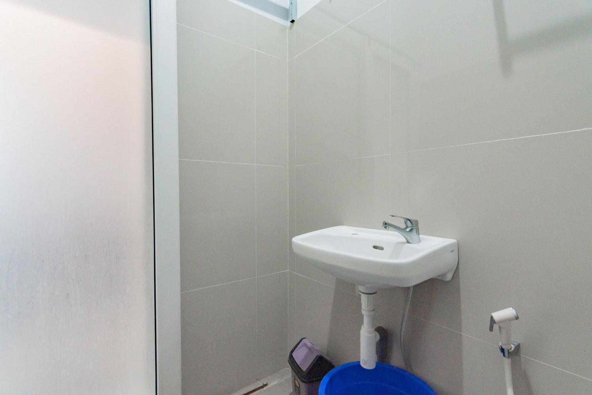 Reddoorz Plus Syariah @ Tuparev Cirebon 3 Pokoj fotografie