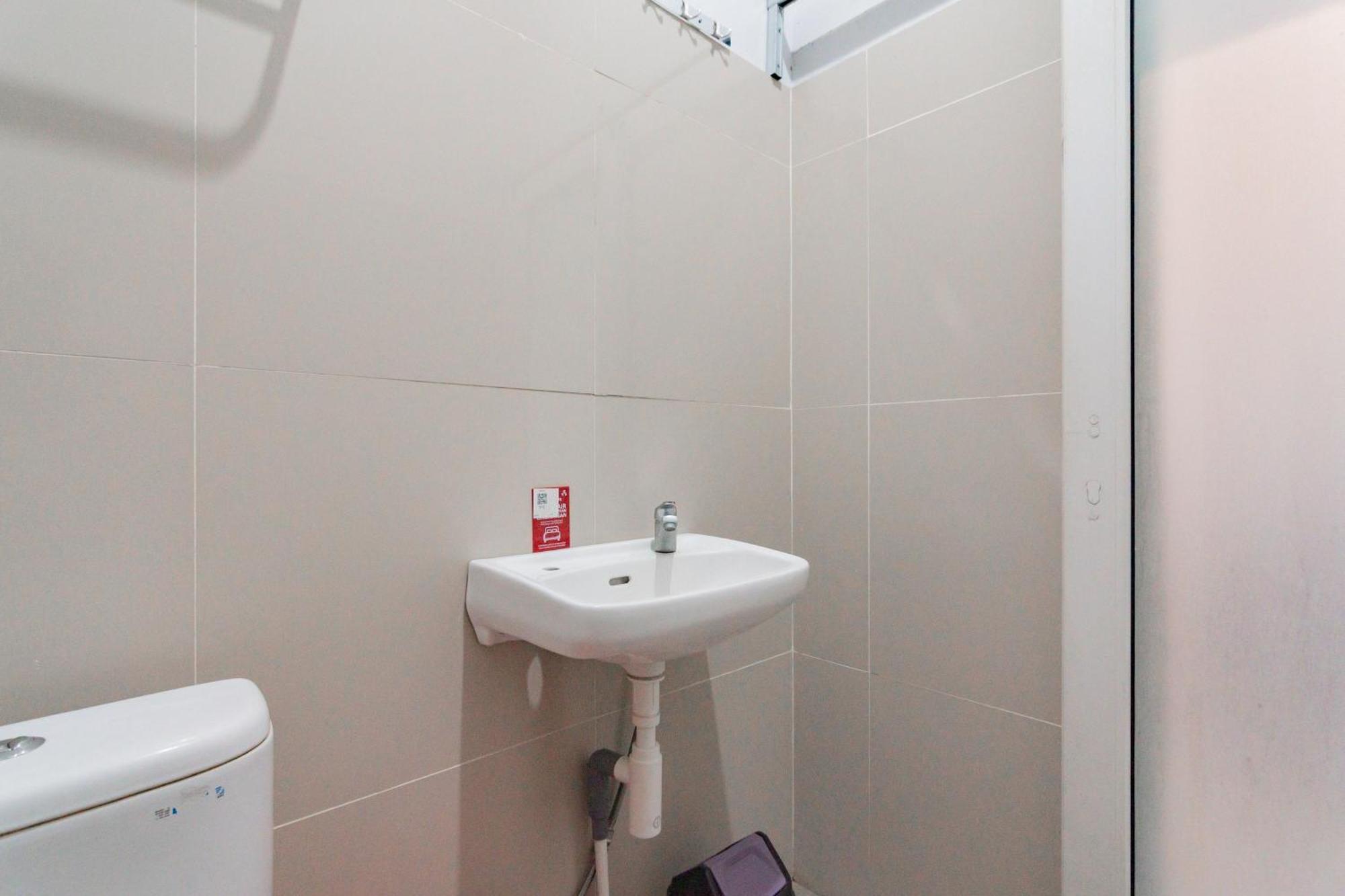 Reddoorz Plus Syariah @ Tuparev Cirebon 3 Pokoj fotografie
