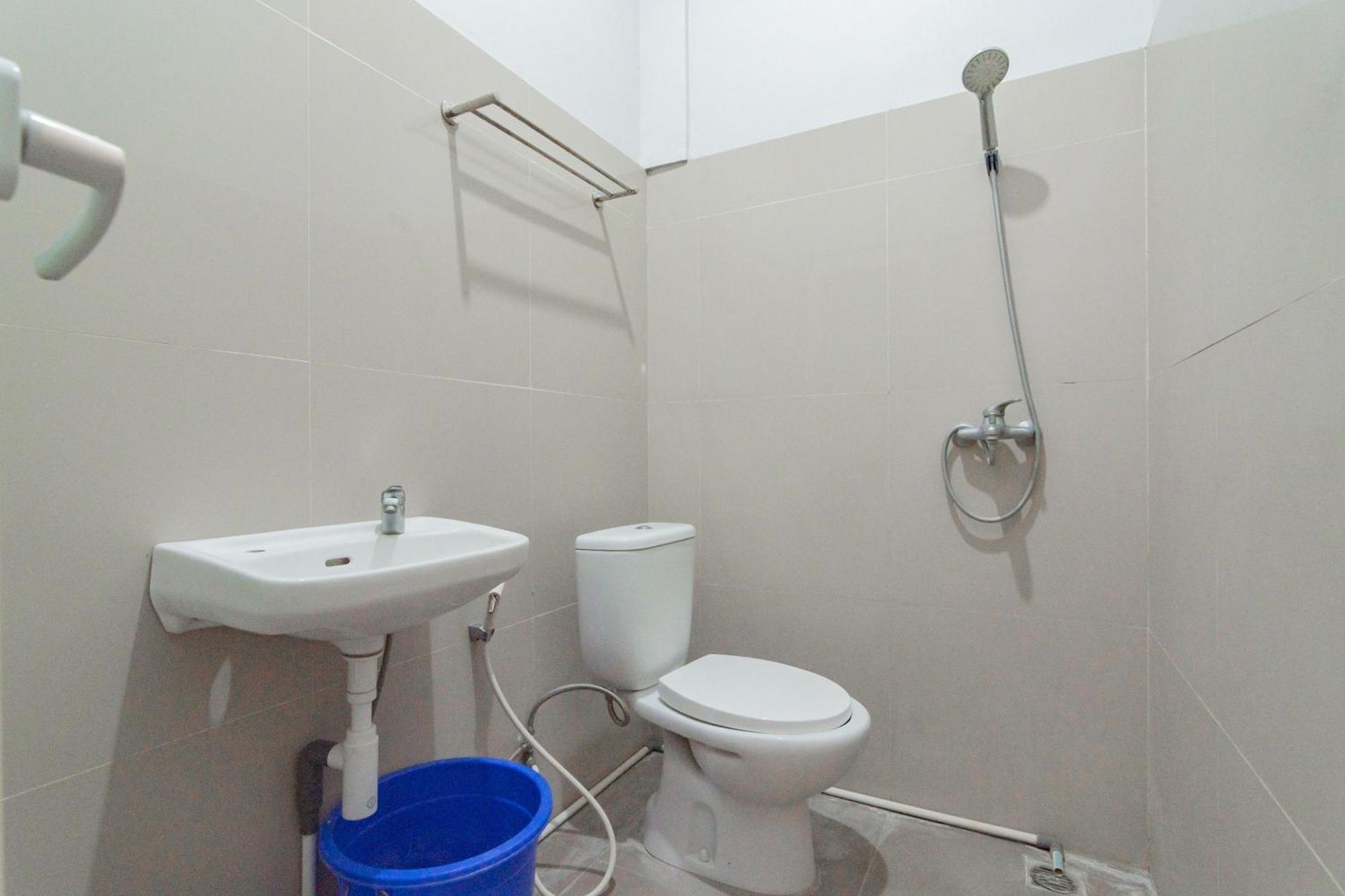 Reddoorz Plus Syariah @ Tuparev Cirebon 3 Pokoj fotografie